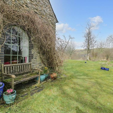 Beudy Dolpebyll Villa Llangadfan Bagian luar foto