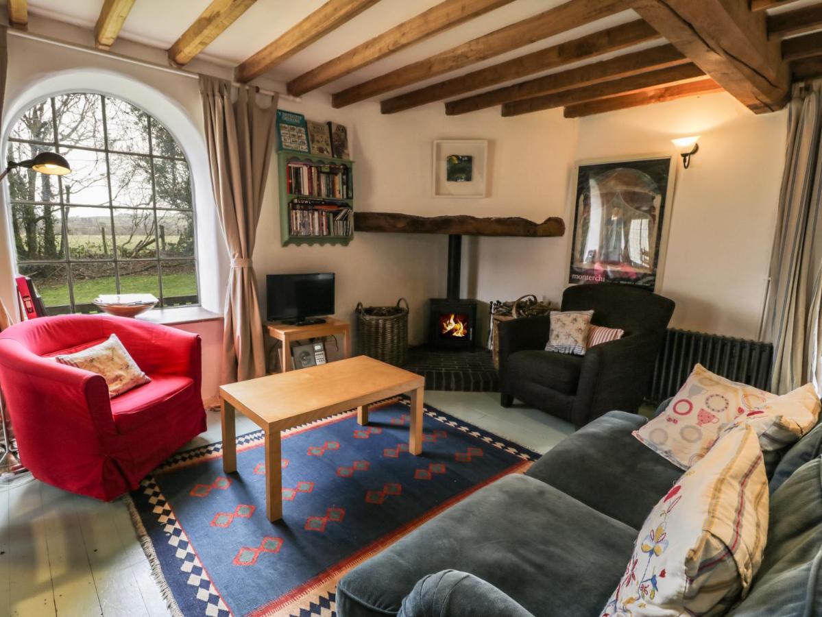 Beudy Dolpebyll Villa Llangadfan Bagian luar foto