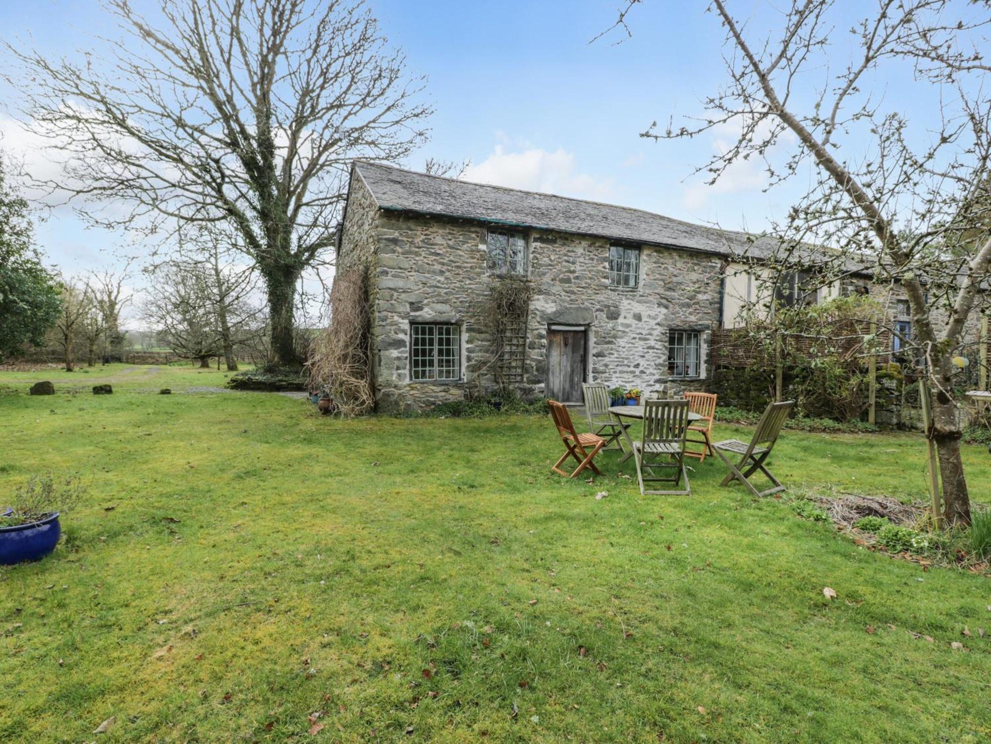 Beudy Dolpebyll Villa Llangadfan Bagian luar foto