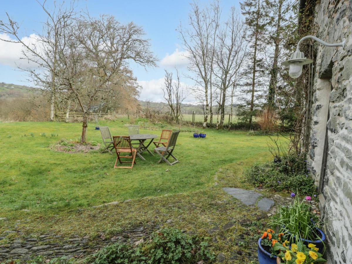 Beudy Dolpebyll Villa Llangadfan Bagian luar foto