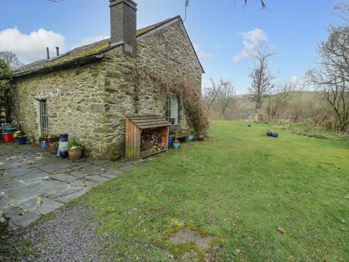 Beudy Dolpebyll Villa Llangadfan Bagian luar foto