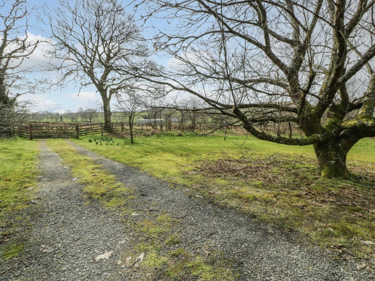 Beudy Dolpebyll Villa Llangadfan Bagian luar foto